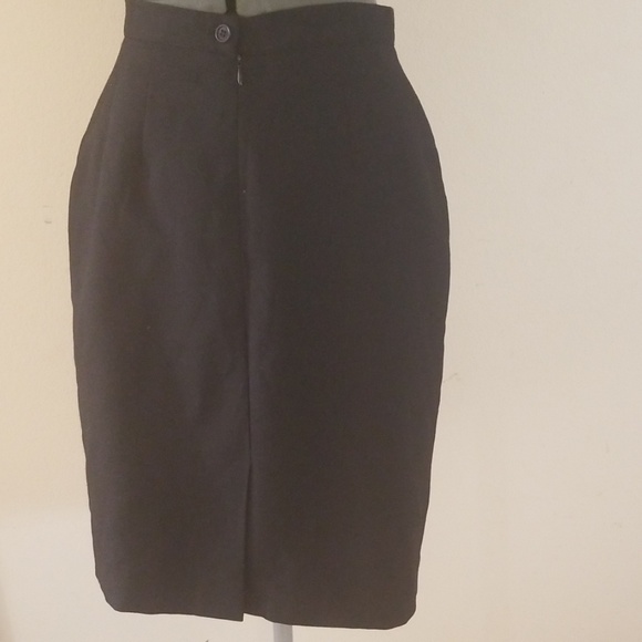 Hillary Charles black skirt - Picture 3 of 5